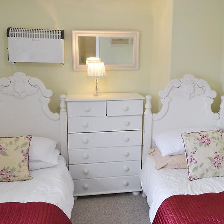 Hollyhock Cottage -Uk33553 เบลคนีย์ ภายนอก รูปภาพ
